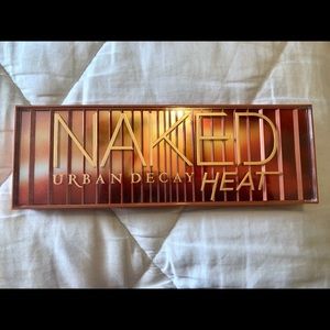 Urban Decay Naked Heat eyeshadow palette